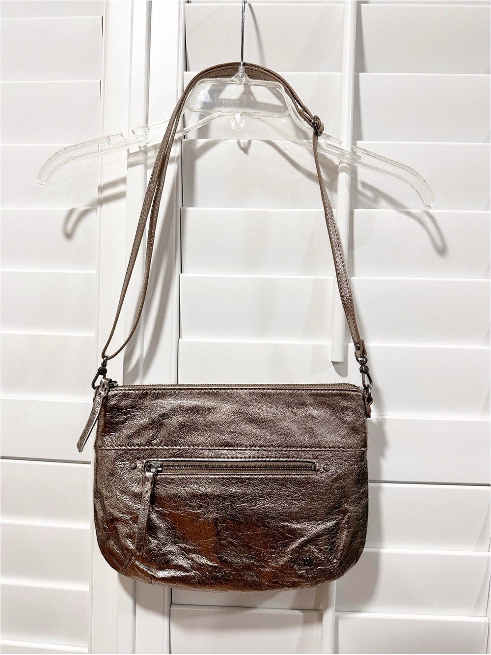 The Sak Oleta Metallic Silver Leather Crossbody Shoulder Bag Boho Casual Zip Top